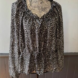 NWT Universal Threads Women’s blouse XL Black and White